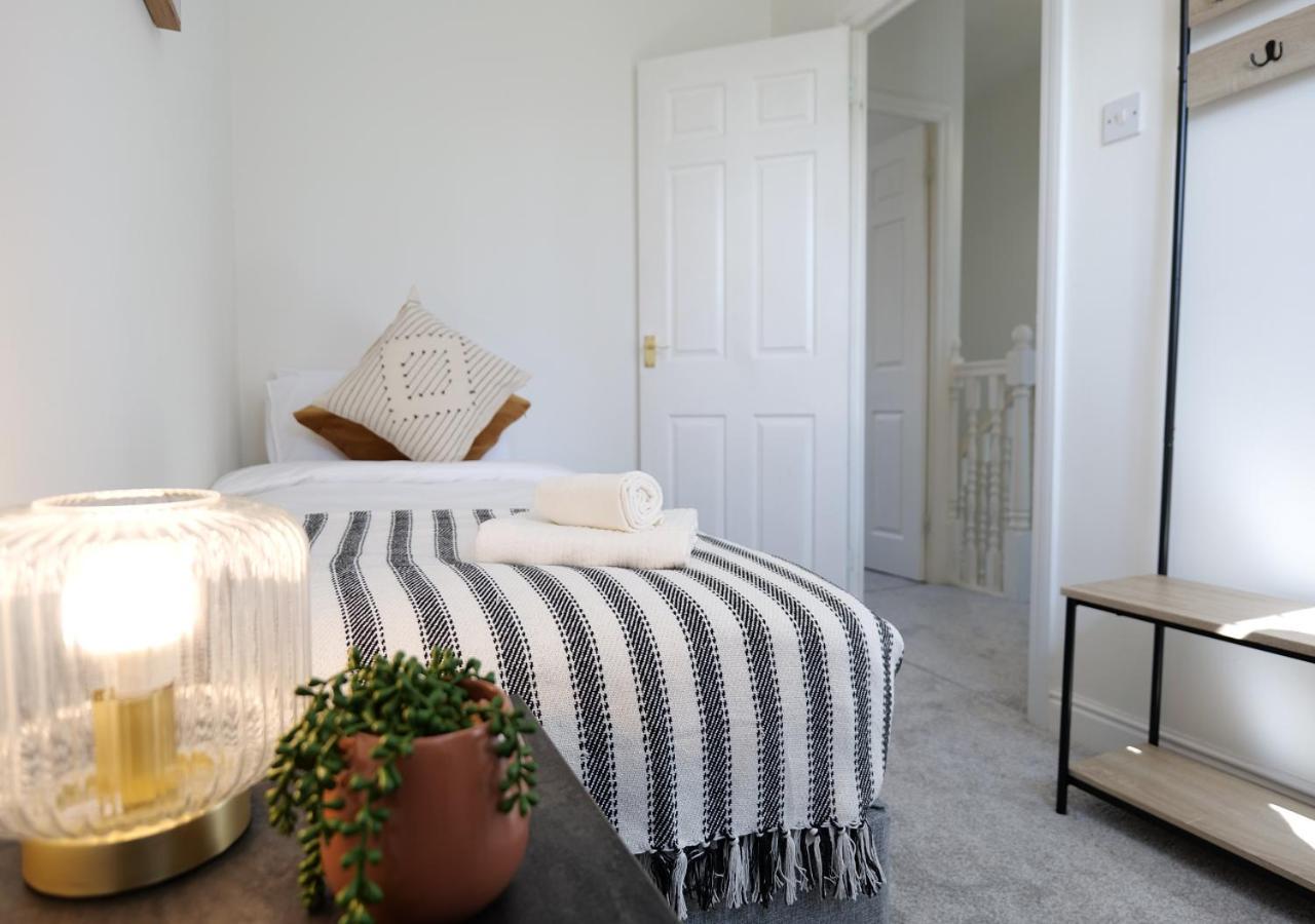 Modern Spark Home With Parking, Garden, Wi-Fi Birmingham Eksteriør billede