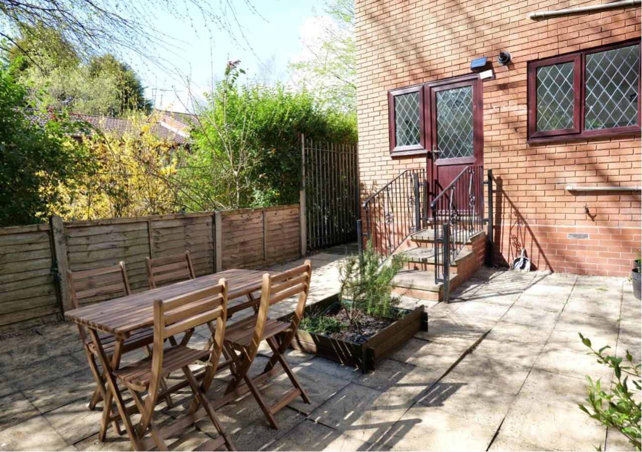 Modern Spark Home With Parking, Garden, Wi-Fi Birmingham Eksteriør billede